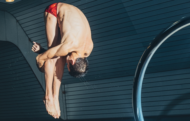 Turmspringer in Hallenbad Oerlikon